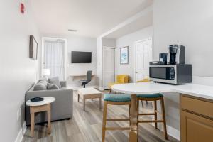 Kuchyň nebo kuchyňský kout v ubytování Seaside Amelia Inn - Amelia Island