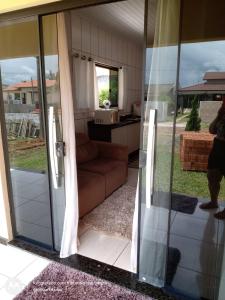 a living room with a couch in a house at Paraíso chama in Jaguaruna