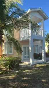 Imagen de la galería de Nautical Bimini Bay Villa with Starlink, en Bailey Town