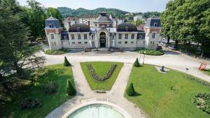 an aerial view of a mansion with a large yard at Détente au Centre-Ville - Lons-le-Saunier in Lons-le-Saunier