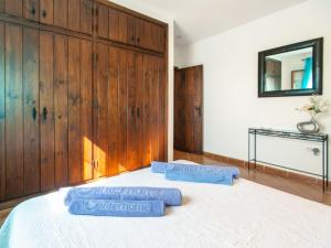 Ein Bett oder Betten in einem Zimmer der Unterkunft Holiday Home Tres Palmeras by Interhome