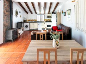 Kuchyň nebo kuchyňský kout v ubytování Holiday Home La Era by Interhome