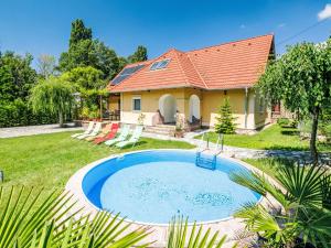 The swimming pool at or close to Holiday Home Horvath by Interhome