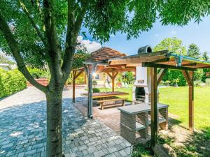A garden outside Holiday Home Horvath by Interhome