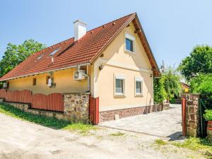 The building in which the holiday home is located