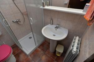 Koupelna v ubytování Apartments Slavica 590