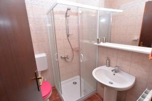 Koupelna v ubytování Apartments Slavica 590