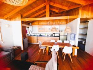 a kitchen and dining room with a wooden table and chairs at Parcela Las Violetas in Maitencillo