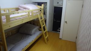 Palanda nebo palandy na pokoji v ubytování 新宿東京暖房