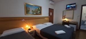 Postel nebo postele na pokoji v ubytování Hotel Tito