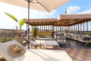 Balkón nebo terasa v ubytování Dar Khmissa Riad & Spa