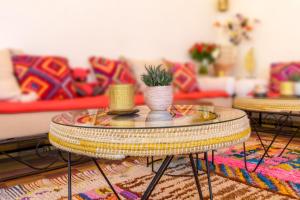Posezení v ubytování Dar Khmissa Riad & Spa