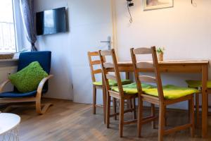 Posezení v ubytování Ferienwohnung Mit Balkon Und Zwei Schlafzimmern