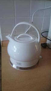 a white blender sitting on top of a table at Ferienwohnung In Friedrichstadt Mit Garten in Friedrichstadt +8 photos