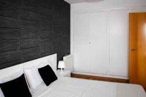 En eller flere senge i et værelse på AT059 Reformed & Beach Views, Airco, WiFi