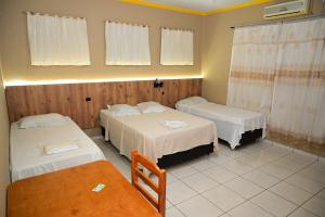 Ένα ή περισσότερα κρεβάτια σε δωμάτιο στο HOTEL VITORIA REGIA