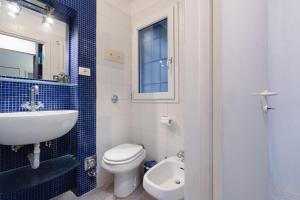 Ένα μπάνιο στο Palazzo Rialto Antique +24 φωτογραφίες