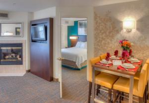 Postel nebo postele na pokoji v ubytování Residence Inn by Marriott McAllen