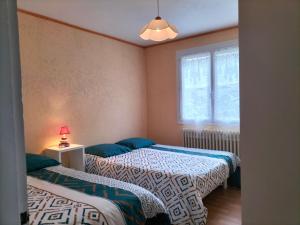 Ένα ή περισσότερα κρεβάτια σε δωμάτιο στο Petite maison, le charme de l'ancien