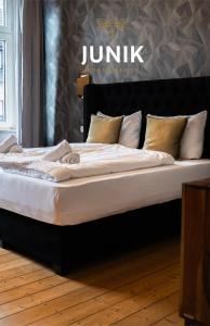 Postel nebo postele na pokoji v ubytování JUNIK Apartments - Deine Cityapartments in Duisburg