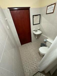 Vannas istaba naktsmītnē Hotel D´ Carmona +27 fotogrāfijas