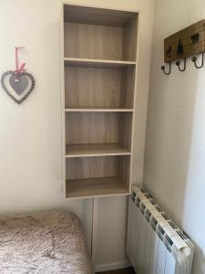 Posteľ alebo postele v izbe v ubytovaní Charmant appartement avec parking privé dans une petite résidence très calme