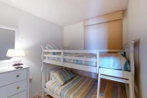 Postel nebo postele na pokoji v ubytování Sands Villa 225