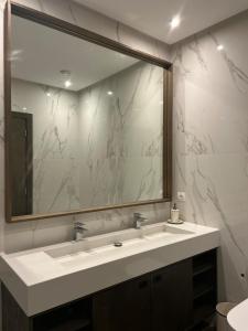 Koupelna v ubytování شقة فخمه Luxury apartment