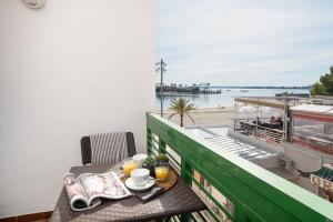 Nápoje v ubytování Apartment Xara Torres, at the Beach of Alcudia