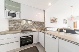 Kuchyň nebo kuchyňský kout v ubytování Modern Apt in Orihuela Costa 2BR 70m2 Residencial Gala