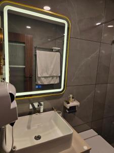 Koupelna v ubytování MoonBasa Boutique Hotel and Spa Infopark , Kakkanad