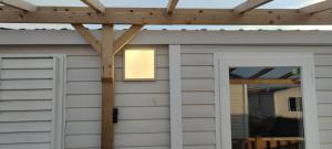 Budova, kde se kemp nachází