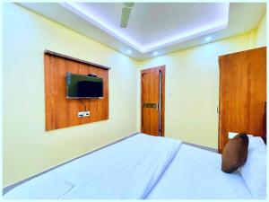 马拉里MALL ROAD HOTEL S A M I R U P A L A C E near temple and garden的相册照片