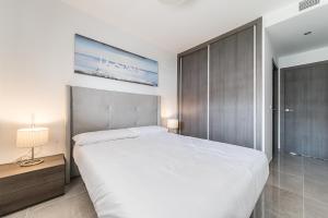 Postel nebo postele na pokoji v ubytování Modern Apt in Orihuela Costa 2BR 70m2 Residencial Gala