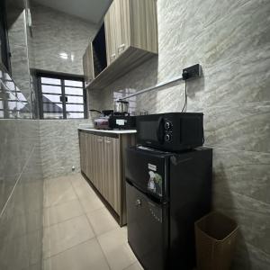 Kuchyň nebo kuchyňský kout v ubytování Satellite Apartment The Lux Studio Heaven 5