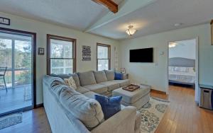 a living room with a couch and a tv at Milltown Cove Escape on Lake Hartwell in Hartwell