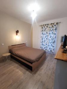 Katil atau katil-katil dalam bilik di Maison 120 m2 , 4 chambres ,6-8 Personnes