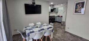 Kuchyň nebo kuchyňský kout v ubytování Apartamentos solymar oropesa del mar
