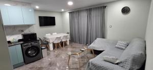 Kuchyň nebo kuchyňský kout v ubytování Apartamentos solymar oropesa del mar