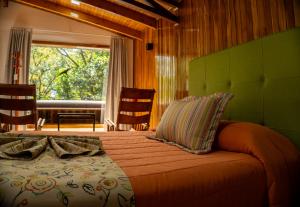 Posezení v ubytování Los Pinos Cabins & Reserve