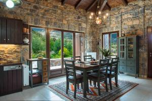 Fotografie z fotogalerie ubytování Villa Mainalis v destinaci Kardharás + 35 fotografií