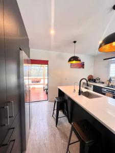 Η κουζίνα ή μικρή κουζίνα στο Hidden Gem In The Heart of Bustling Kingsland!