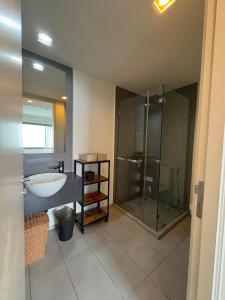Uma casa de banho em Unixx Pattaya High floor view