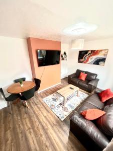 Χώρος καθιστικού στο Perfect stays Telford 4 bed