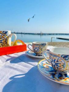 Příslušenství pro přípravu čaje a kávy v ubytování Bufi de Nichilo locazione turistica occ.