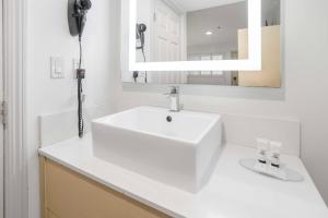 Signature Inn Berkeley的一间浴室