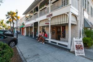 Gallery image of The Peachy Palm Luxurious Island Retreat Near the Beach & Everything! in Saint Simons Island
