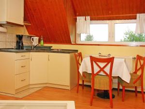 Η κουζίνα ή μικρή κουζίνα στο Ferienwohnung am Bodstedter Bodden +13 φωτογραφίες