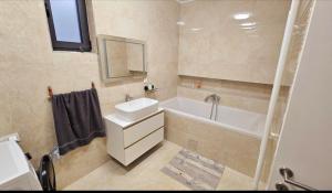 Ένα μπάνιο στο festina lente +23 φωτογραφίες