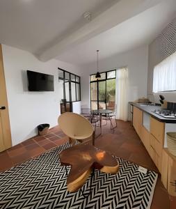 a kitchen and living room with a table and chairs at Villas Buenos Aires / Comodidad y estilo cerca del pueblo in Mazamitla +64 photos